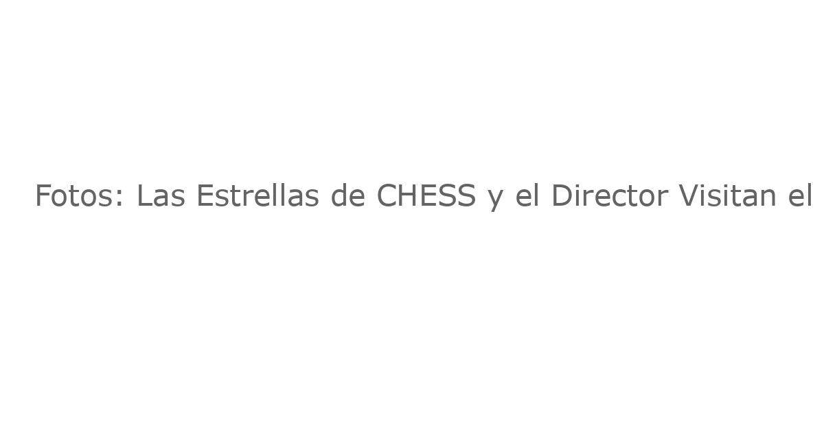 Fotos: Las Estrellas de CHESS y el Director Visitan el Imperial Theatre